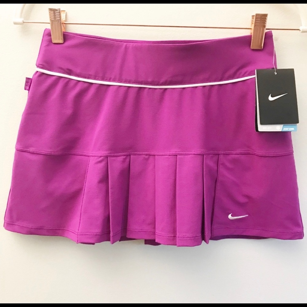 Brand NEW NIKE tennis skirt( size XS, NWT)